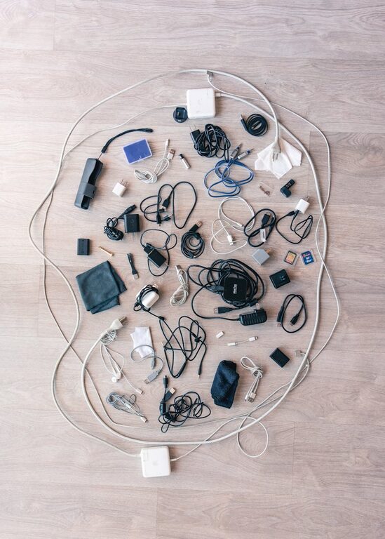 How to Organize Cables and Chargers Neatly: Easy Tips for a Tidy Space